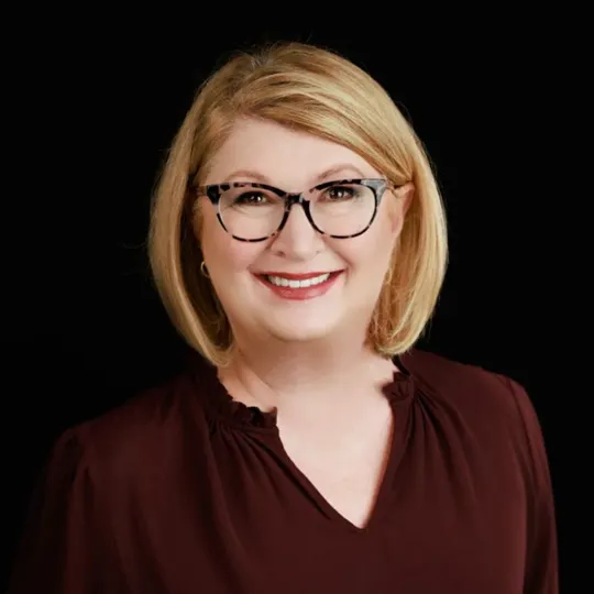 Lori Schneider, Agent in  - Compass