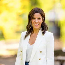 Jillian Adler, Agent in  - Compass