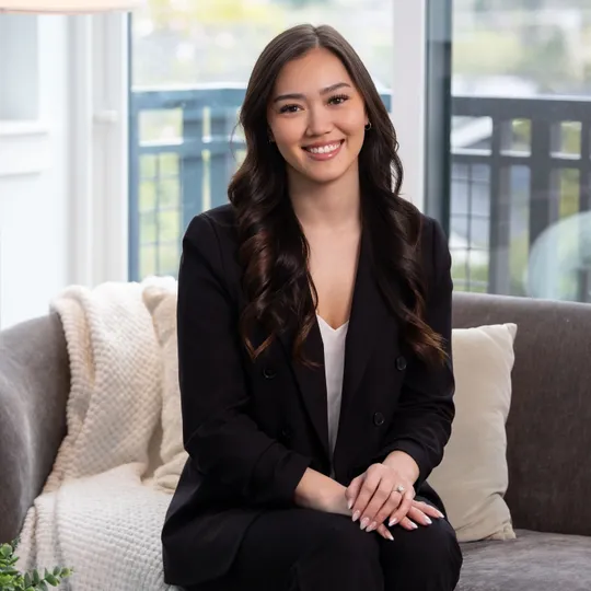 Angelina Pham, Agent in  - Compass