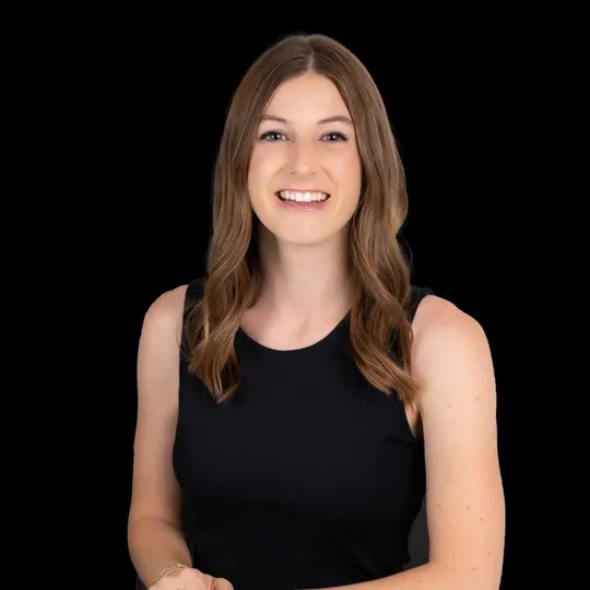 Amanda Coppola, Agent in  - Compass