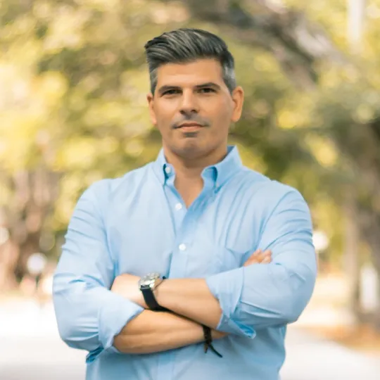 Guillermo Freixas, Agent in  - Compass