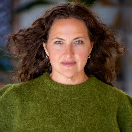 Jenni Stolarski, Agent in  - Compass