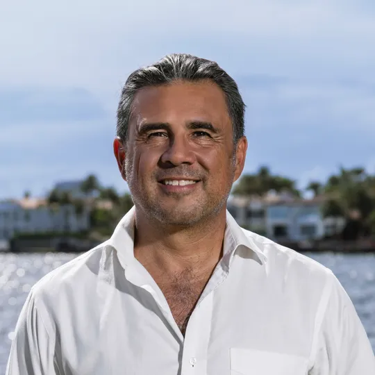 Nicolas Escobar, Agent in  - Compass