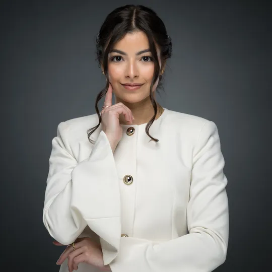 Ana Acela, Agent in  - Compass