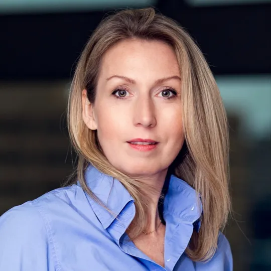 Anna Glowacki, Agent in  - Compass