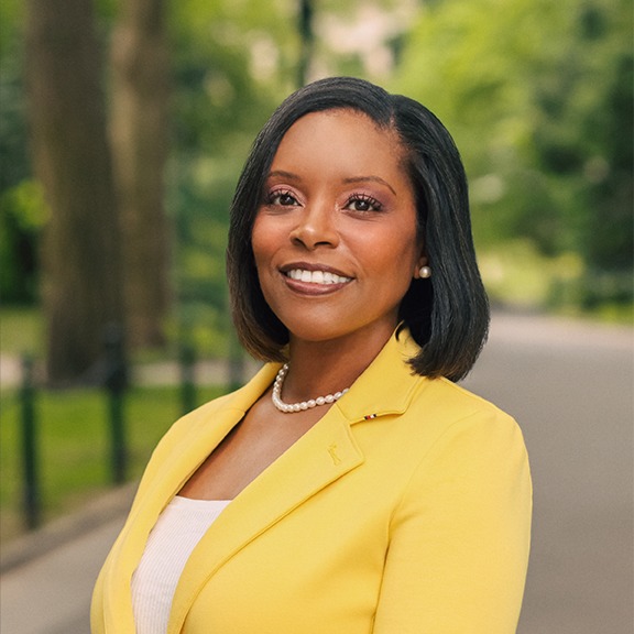 Headshot of Maxine McClinton