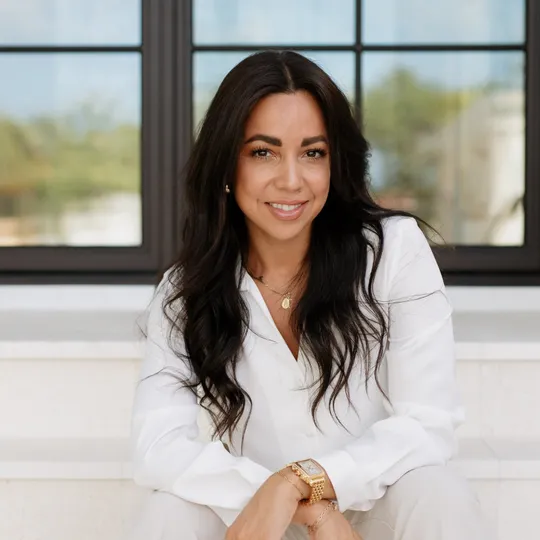 Ana Elizalde, Agent in  - Compass