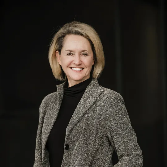 Geri Stern, Agent in  - Compass