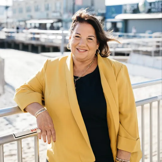 Cynthia Kaczmarski, Agent in  - Compass