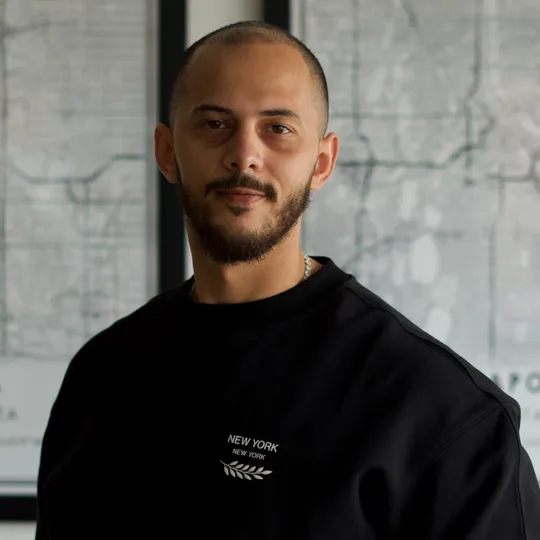 Mo Makroum, Agent in  - Compass