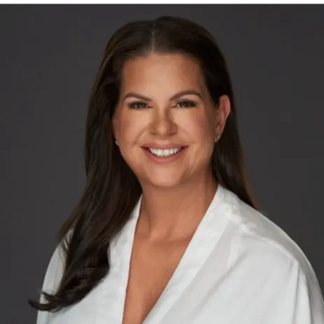 Larissa Dorosy, Agent in  - Compass