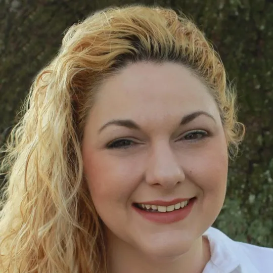 Kelli Ledet, Agent in  - Compass