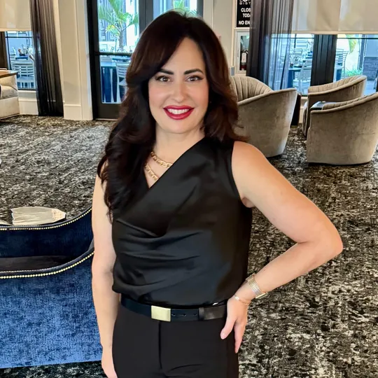 Robin Perotti, Agent in  - Compass