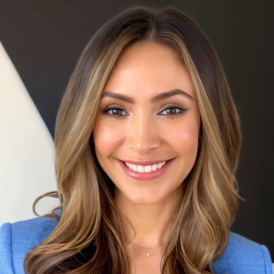 Julissa Martinez, Agent in  - Compass