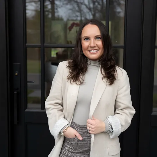 Kim Kelly, Agent in  - Compass