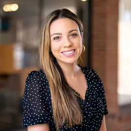 Danielle Almeida, Agent in  - Compass