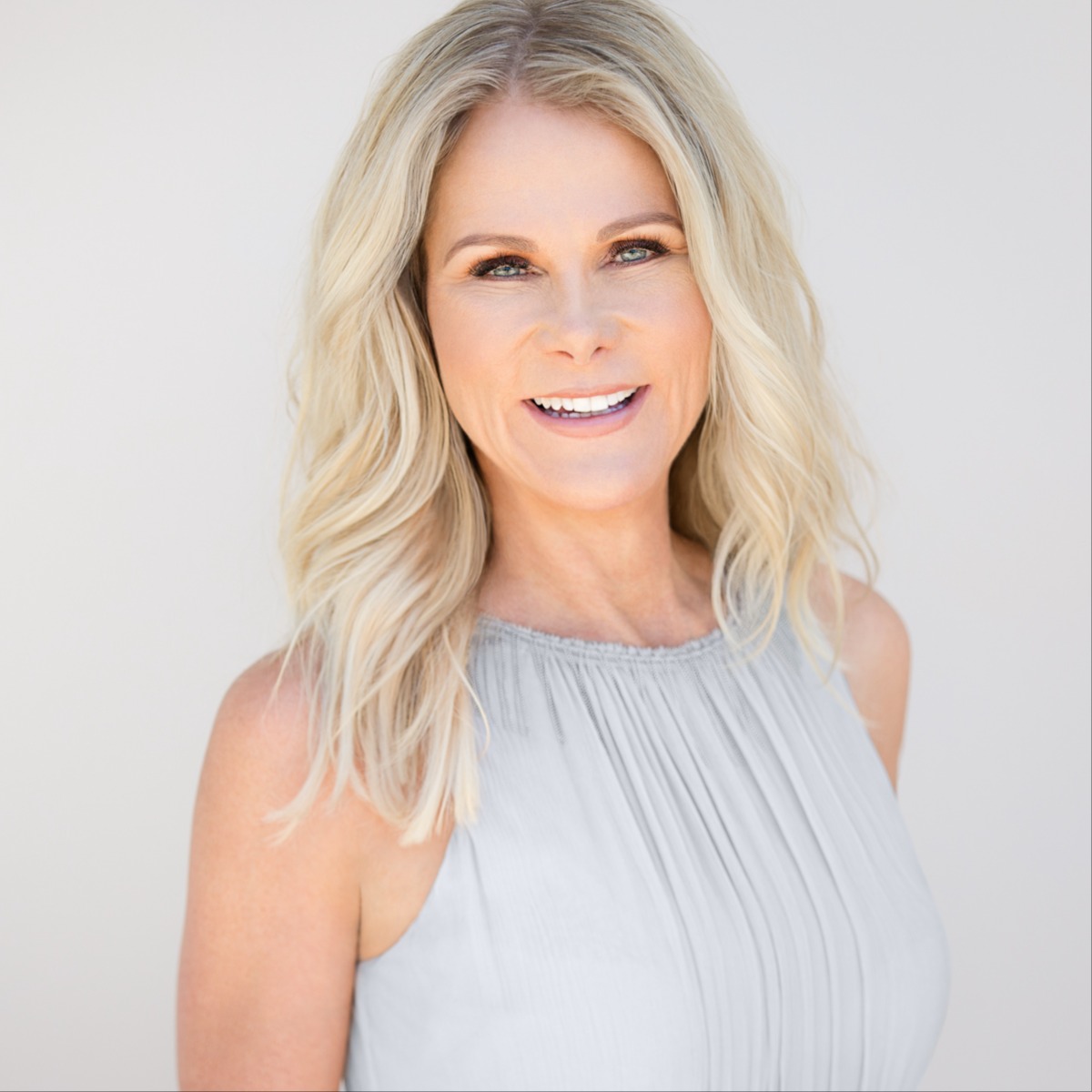 Headshot of Lisa Schoenhouse