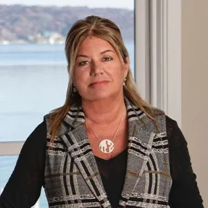 Tricia Forbeck, Agent in  - Compass