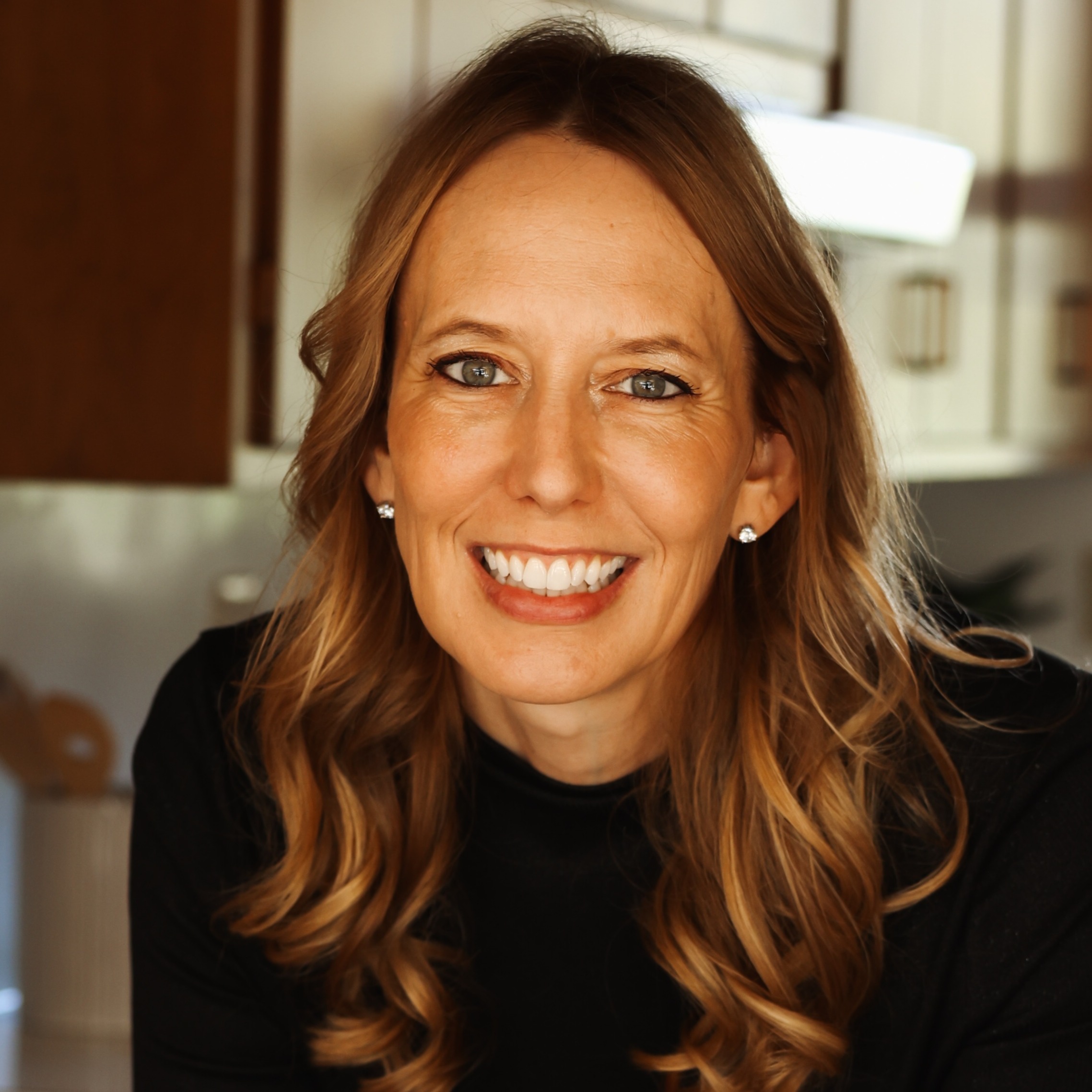 Headshot of Juli Schmidt