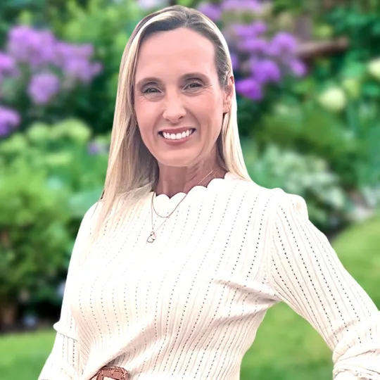 Beth Taylor, Agent in  - Compass