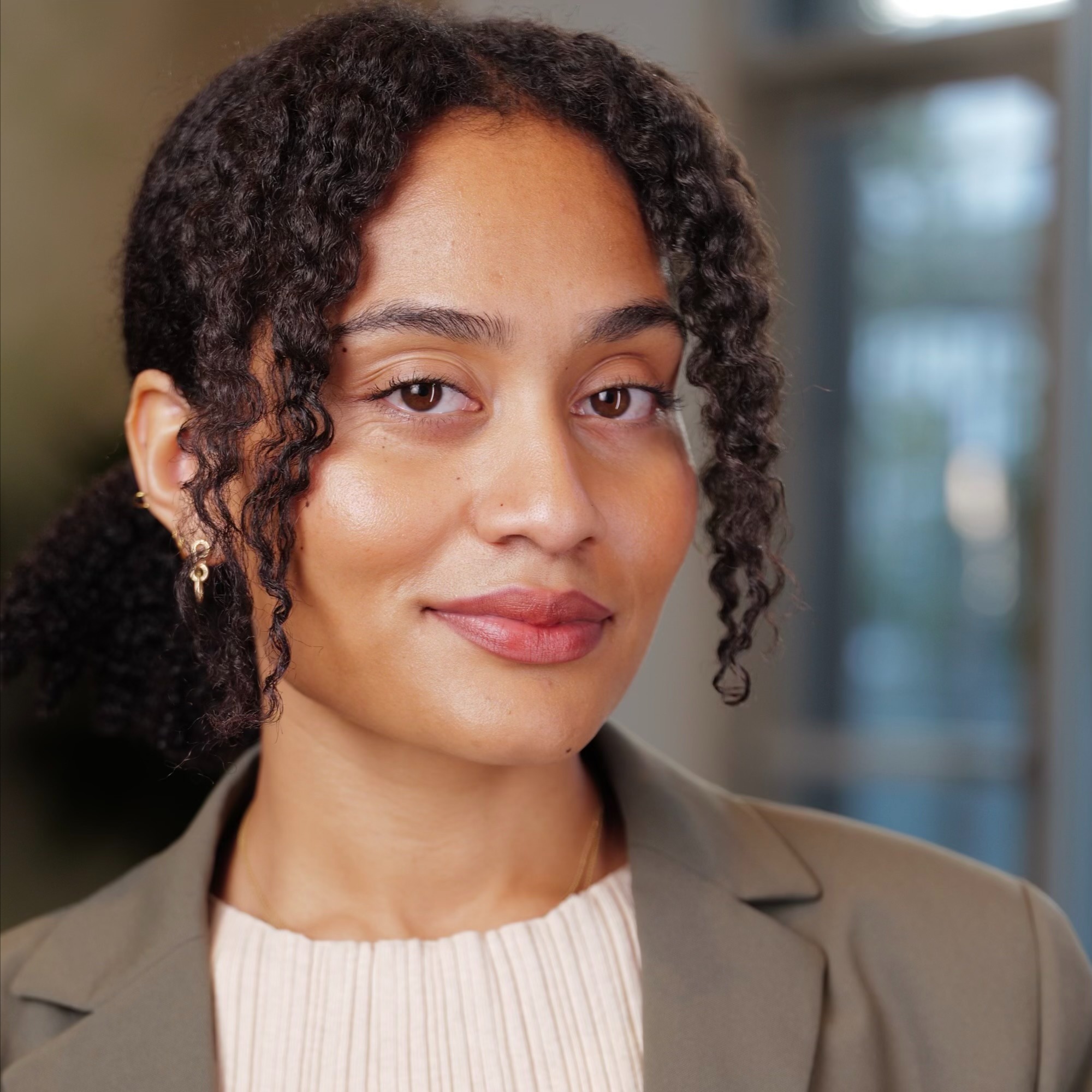 Headshot of Caira Samuels