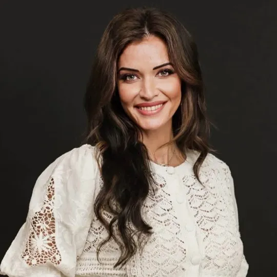 Aria Jendreski, Agent in  - Compass