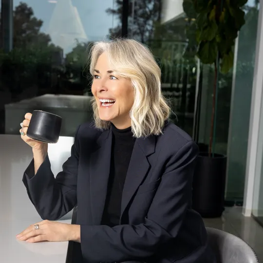 Jo Leachman, Agent in  - Compass