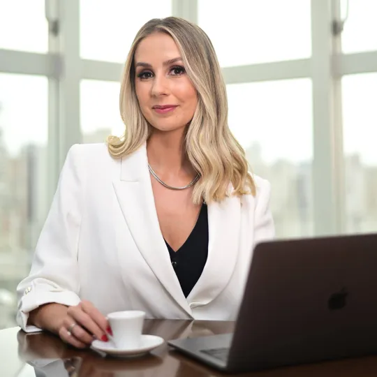 Alana Ferreira, Agent in  - Compass