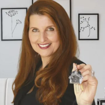 Linda Chase, Agent in  - Compass