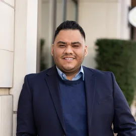 Gerardo Alencastro, Agent in  - Compass