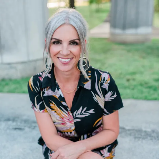 Misti Fahr, Agent in  - Compass