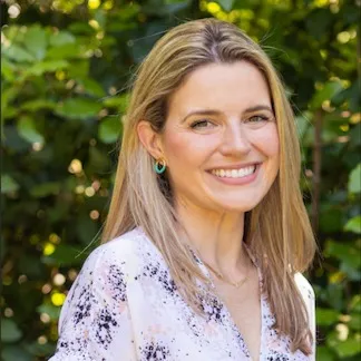 Kristianne Martinez-Fonts, Agent in  - Compass