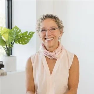 Debbie Lewis, Agent in  - Compass