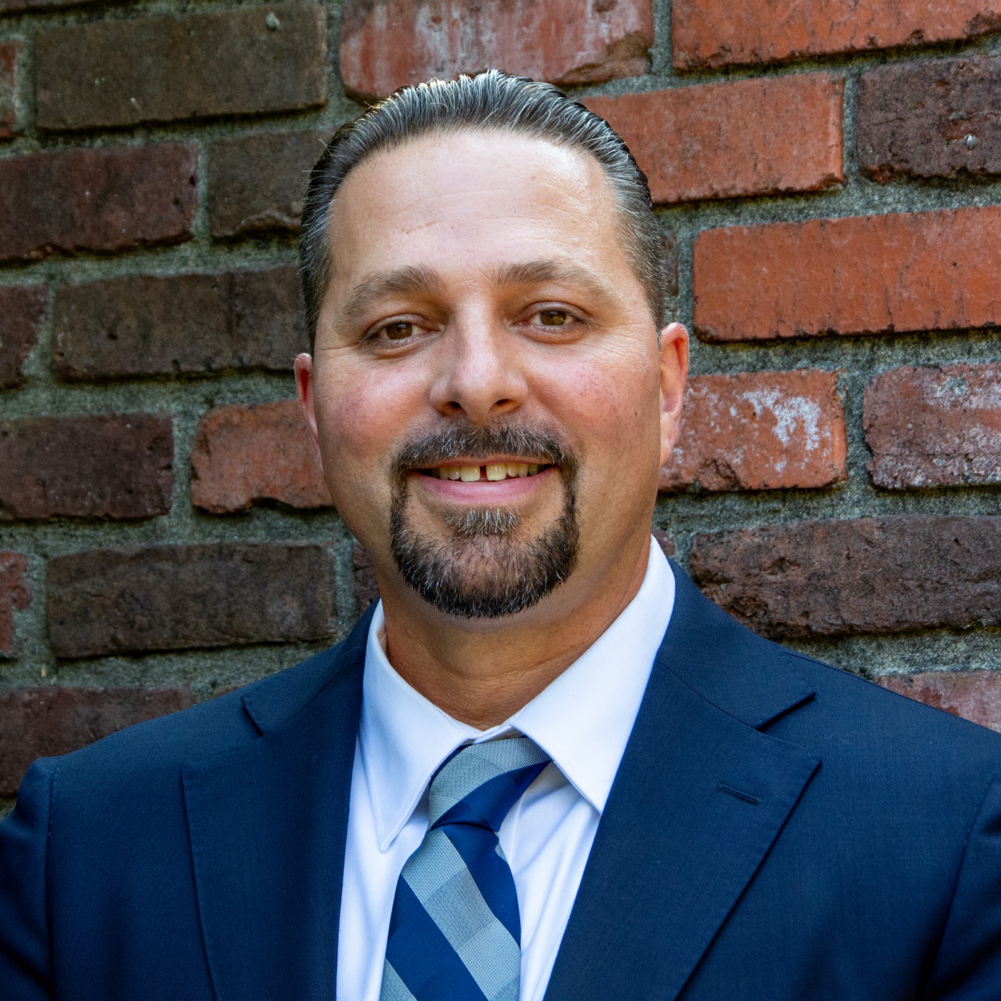 Headshot of Enrique Casolla
