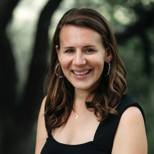 Lexie Zell, Agent in  - Compass