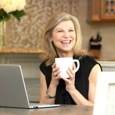 Eva Swersey, Agent in  - Compass