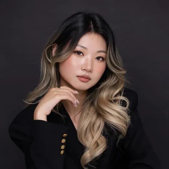 Dina Zheng, Agent in  - Compass