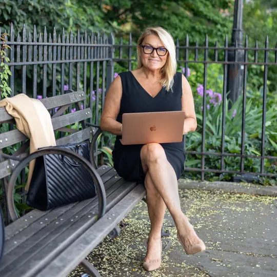 Violette Tonuzi, Agent in  - Compass