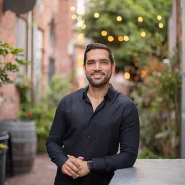 Victor Aviles, Agent in  - Compass
