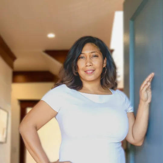 Moya Robinson, Agent in  - Compass