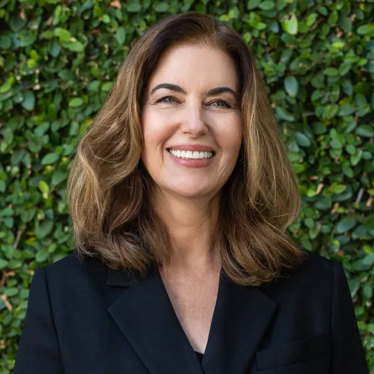 Eedit Bareket, Agent in  - Compass