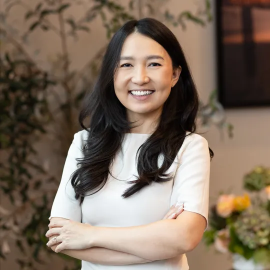 Amina Munkh, Agent in  - Compass