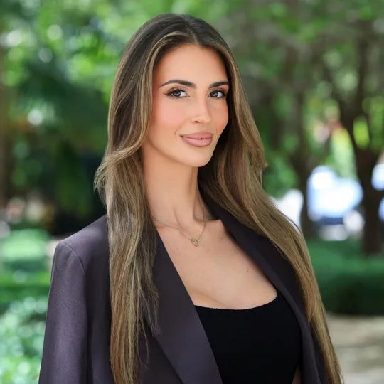 Renée Bourkia, Agent in  - Compass
