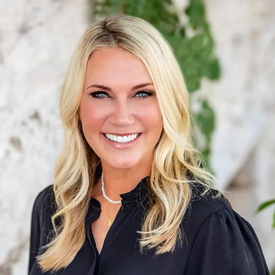 Gwen Young, Agent in  - Compass