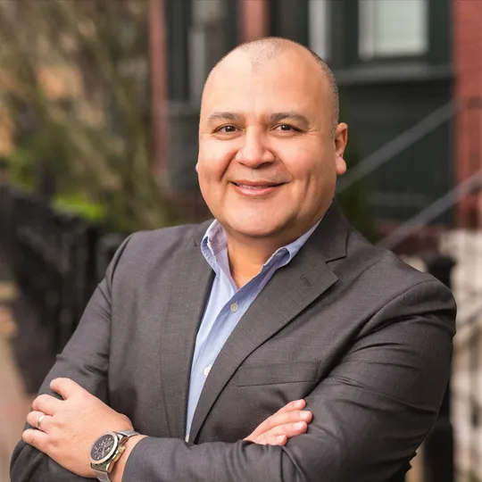 Edgar Reyes, Agent in  - Compass