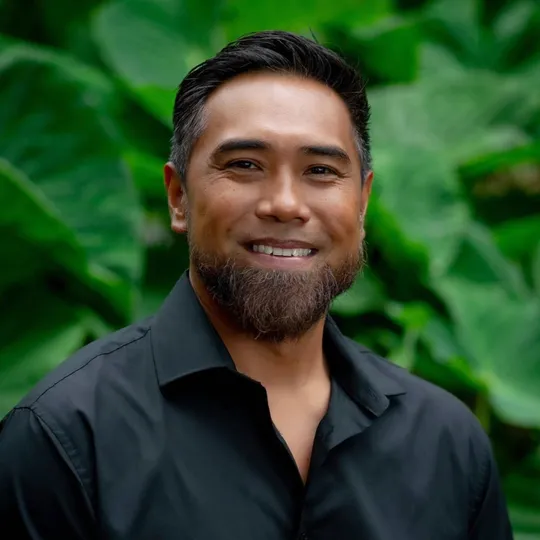 Ricky Guzman, Agent in  - Compass