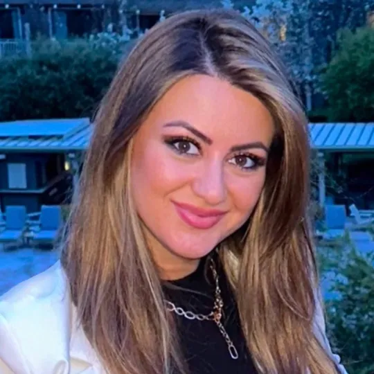 Nona Ehyaei, Agent in  - Compass