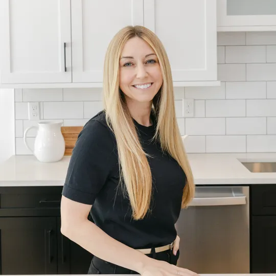 Jenelyn Scarpelli Bennett, Agent in  - Compass