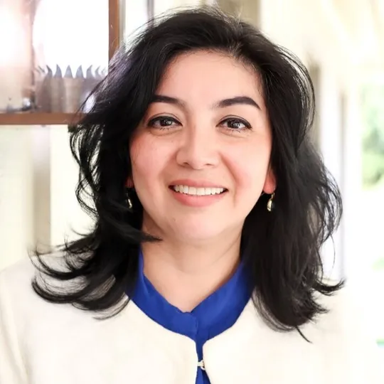 Jeannie Stowe, Agent in  - Compass