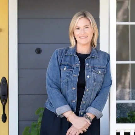 Kerry Evdokimoff, Agent in  - Compass